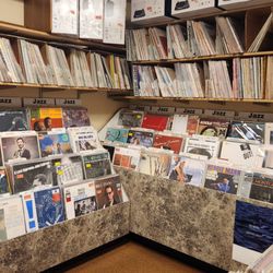 Randy's Record Shop - A room filled with Jazz & Blues vinyls