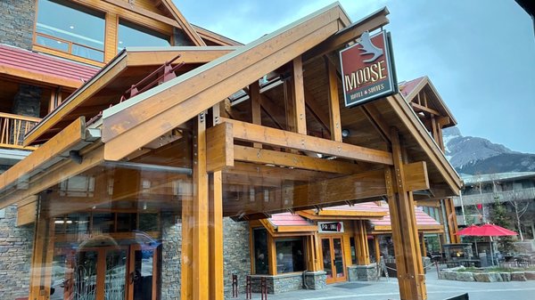 Moose Hotel & Suites by null