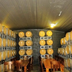 Red Caboose Winery and Vineyards - Wine tasting room