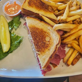 Williamson's Restaurant & Bar - Reuben sandwich with fries - American Near Me - New Lenox, Illinois Williamson's Restaurant & Bar - Reuben sandwich with fries - American Near Me - New Lenox, Illinois