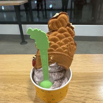 Somisomi - Back view of ube with taiyaki and strawberry - Ice Cream & Frozen Yogurt Near Me - San Francisco, California Somisomi - Back view of ube with taiyaki and strawberry - Ice Cream & Frozen Yogurt Near Me - San Francisco, California