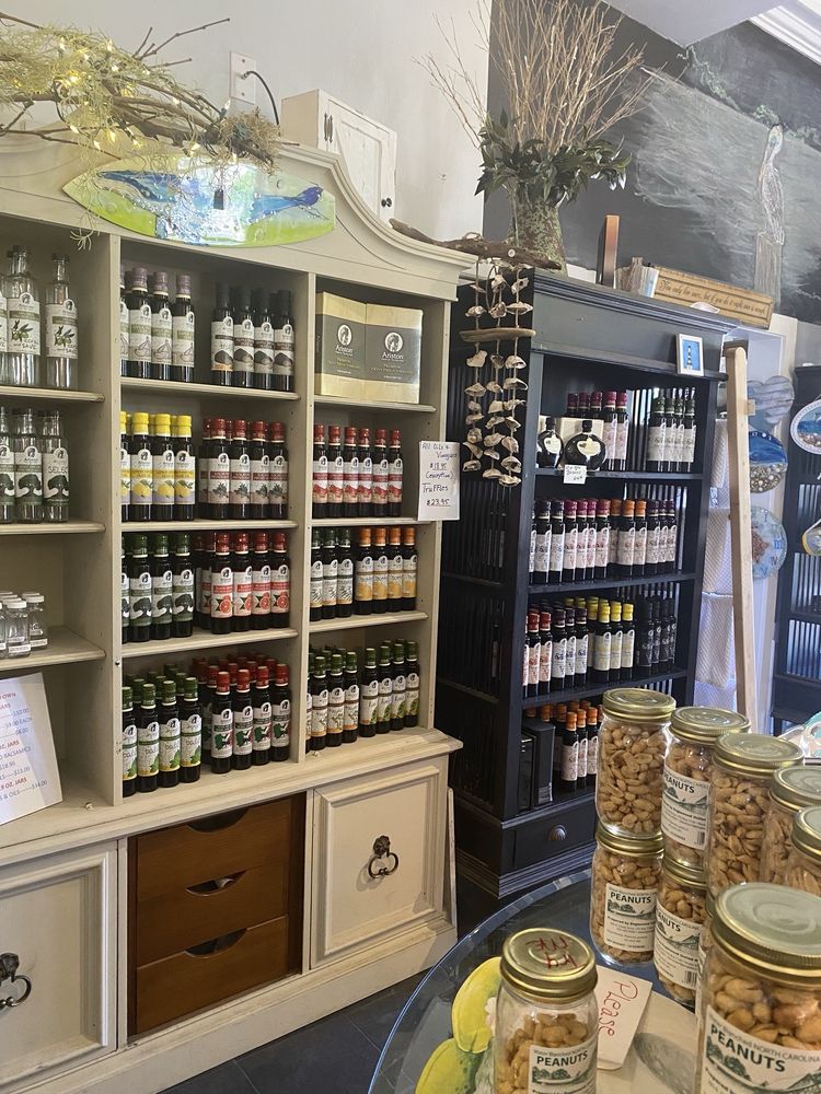 Gourmet Olive Manteo Logo