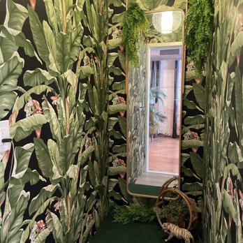 Philly Vintage Bazaar - Jungle room - Used, Vintage & Consignment Near Me - Philadelphia, Pennsylvania Philly Vintage Bazaar - Jungle room - Used, Vintage & Consignment Near Me - Philadelphia, Pennsylvania