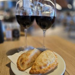 Graziano's Mercado - Empanadas with wine pairing (Vista Alba Corte B)