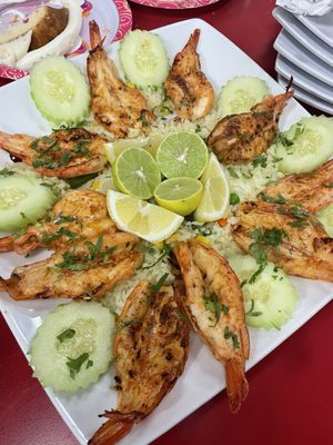 Luizon Mariscos y Sushi by null