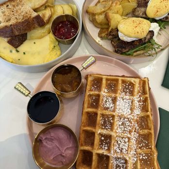 Sugar and Scribe  - sligo scramble, eggs benedict, emerald isle waffle - Bakeries Near Me - La Jolla, California