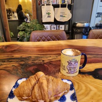 Guffo cafe - Breakfast in Vancouver on a Rainy Day It's a cozy place. - Coffee & Tea Near Me - Vancouver, British Columbia Guffo cafe - Breakfast in Vancouver on a Rainy Day It's a cozy place. - Coffee & Tea Near Me - Vancouver, British Columbia