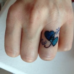 Inkslingers - The finished wedding ring tattoo that I Iove!!!