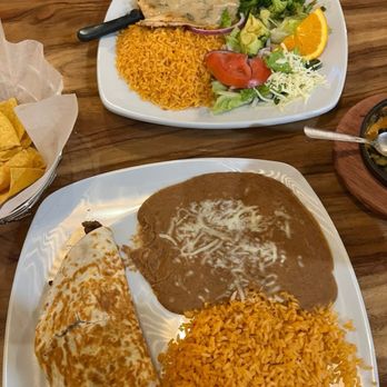 Casa leon - Fajita Quesadilla and Tarasco Chicken - Tex-Mex Near Me - Quincy, Illinois Casa leon - Fajita Quesadilla and Tarasco Chicken - Tex-Mex Near Me - Quincy, Illinois