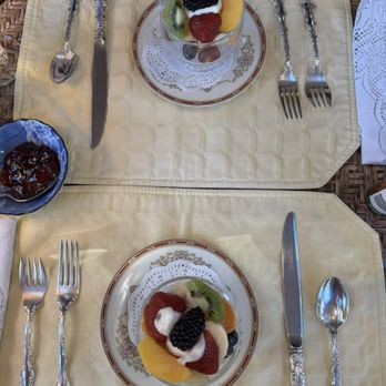 Brick Inn Bed And Breakfast - fruit cups before breakfast - Bed & Breakfast Near Me - Washington, Missouri Brick Inn Bed And Breakfast - fruit cups before breakfast - Bed & Breakfast Near Me - Washington, Missouri