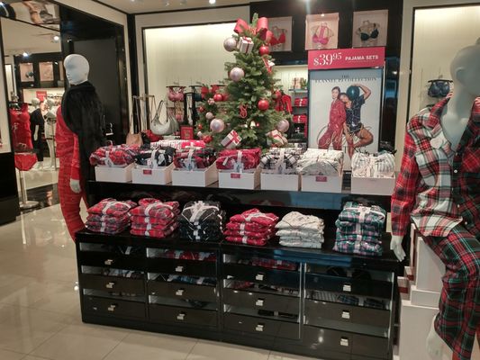 Emerald Square Mall by null