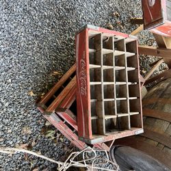 Howard's Flying Dragon Antiques - Good condition coca-cola crate