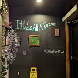 Green Room - Bathroom entrance
