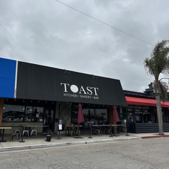 Toast Kitchen & Bakery - Outdoor seating area - Breakfast & Brunch Near Me - Costa Mesa, California Toast Kitchen & Bakery - Outdoor seating area - Breakfast & Brunch Near Me - Costa Mesa, California