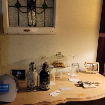 Fiddler's Inn - Wine/port from NM winery bought at Albertsons, cookies, glasses and water in fridge they provide, along with wine opener and cafe voucher. - Bed & Breakfast Near Me - Carlsbad, New Mexico Fiddler's Inn - Wine/port from NM winery bought at Albertsons, cookies, glasses and water in fridge they provide, along with wine opener and cafe voucher. - Bed & Breakfast Near Me - Carlsbad, New Mexico