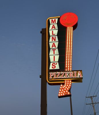 Lou Malnati's Pizzeria by null