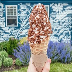 Maine Maple Creemee Co - Rhubarb and maple twist with coco crispies!