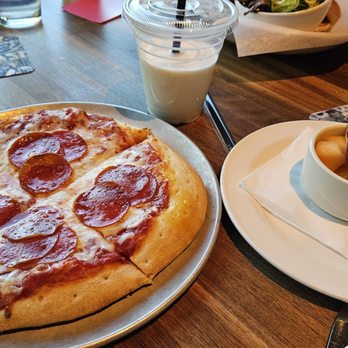 Yard House - Kids pepperoni pizza - New American Near Me - Tucson, Arizona Yard House - Kids pepperoni pizza - New American Near Me - Tucson, Arizona