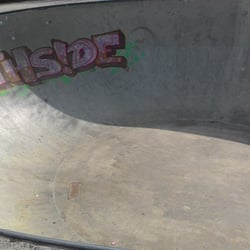 Keyhole Skatepark - Das hier ist der 5meter pool der vielen leuten angst bereitet wegen dem steilen ausblick