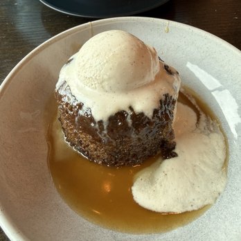 Gordon Ramsay Hell's Kitchen - Sticky toffee pudding - New American Near Me - Las Vegas, Nevada