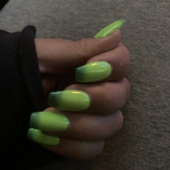 B&D Nails Salon - Nail Salons Near Me - Alliance, Ohio