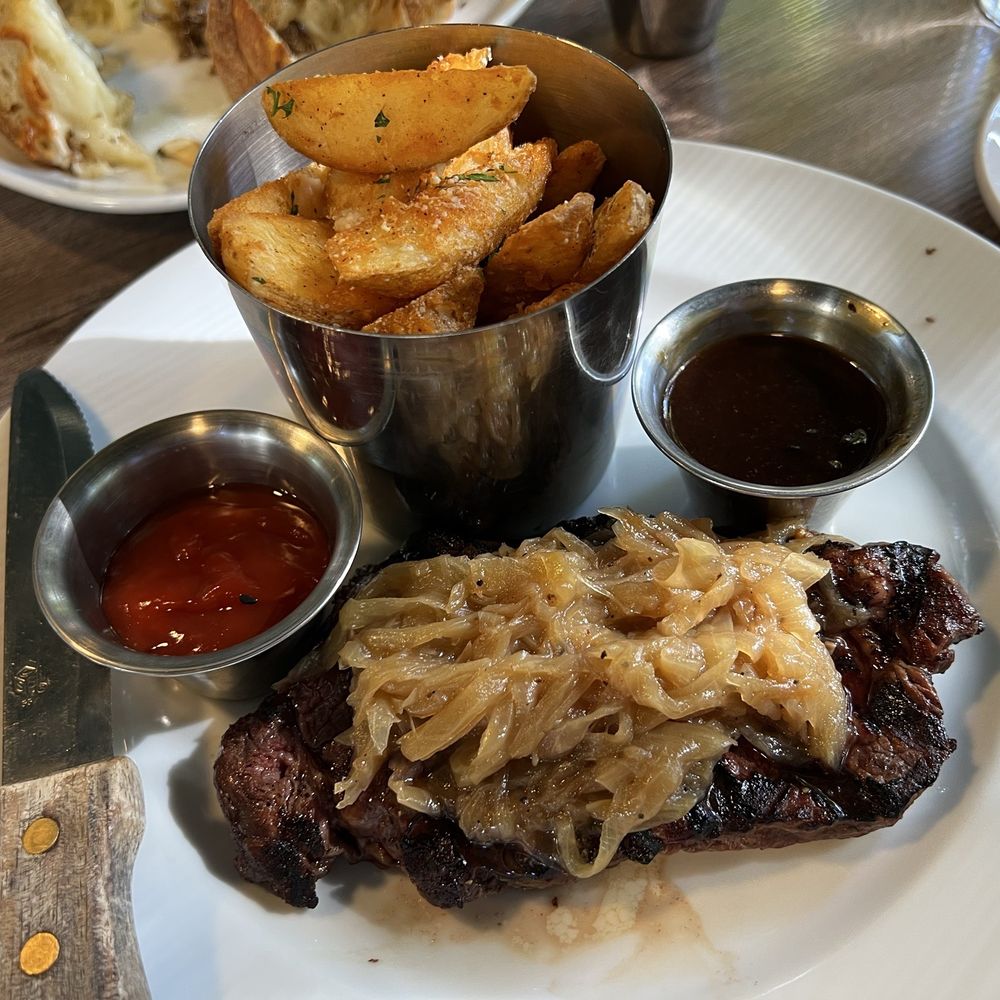 Albert's Restaurant - Steak Frites - American Near Me - San Diego, California Albert's Restaurant - Steak Frites - American Near Me - San Diego, California