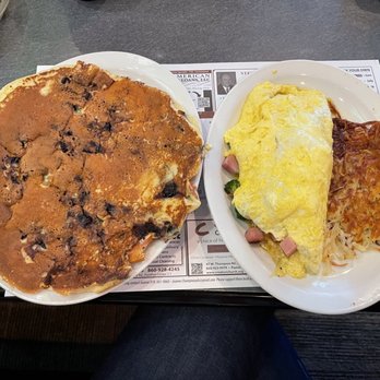 Bill's Bread and Breakfast - Blueberry pancake, omelette with ham, broccoli and cheddar, side of home fries. - Breakfast & Brunch Near Me - Putnam, Connecticut
