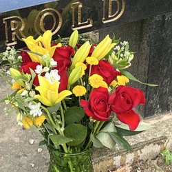 Oakland Cemetery - Flowers stolen off grave somewhere between 5/12- 5-14 2026