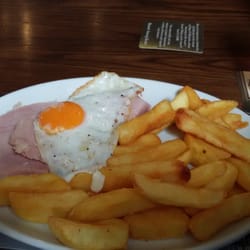 Blue Pig - Traditional Ham, Egg and Chips