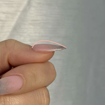 COCO Nail Bar Downers Grove - My thumb. And as you can see, this problem occurs on all of the nails on both hands. - Nail Salons Near Me - Downers Grove, Illinois