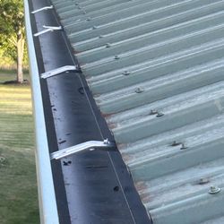 Tri-Cities Gutter Solutions - Hanger screws not installed