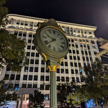 San Jacinto Plaza - Antique clock (E. Howard Inc) - "El Paso 1911". - Parks Near Me - El Paso, Texas San Jacinto Plaza - Antique clock (E. Howard Inc) - "El Paso 1911". - Parks Near Me - El Paso, Texas