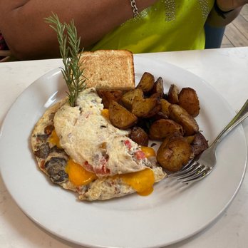 Twohey’s Restaurant - Egg white omelette - New American Near Me - South Pasadena, California Twohey’s Restaurant - Egg white omelette - New American Near Me - South Pasadena, California