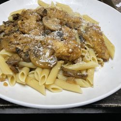 Paul's Pizza & Pasta - Chicken Marsala over penne
