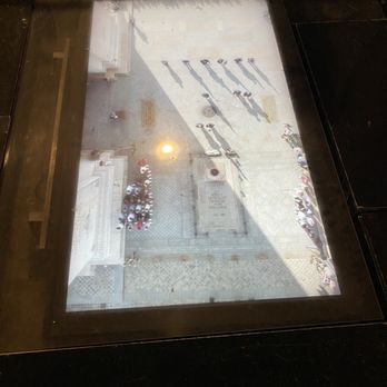 L'Arc de Triomphe - Viewing window - Landmarks & Historical Buildings Near Me - Paris, 75