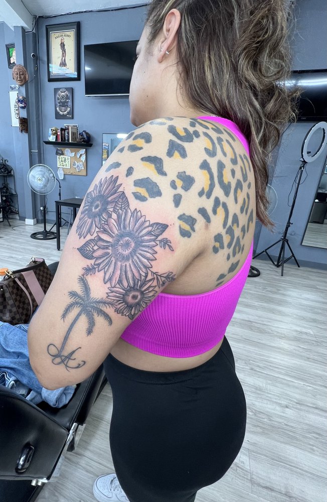 Queen K Tattoos Logo