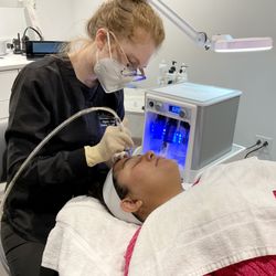 Chicago Cosmetic Surgery and Dermatology - Diamond Glow Service