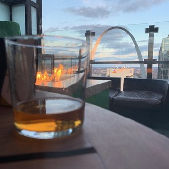 360 Rooftop Bar - Basil Hayden and a free view - Lounges Near Me - St. Louis, Missouri