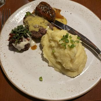 Jak's Grill - Steakhouses Near Me - Issaquah, Washington