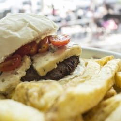 Burgery - Grilled meat and blue cheese