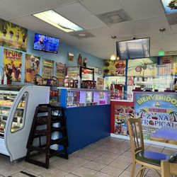 Refresqueria Zona Tropical - Cute place!!