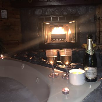 Big Bear Manor Spa Cabins - Ski Resorts Near Me - Big Bear Lake, California
