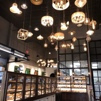 Chateau De Chantilly Cafe - View coming into the shop, with seating to the right and the line on the other side of this display - Bakeries Near Me - Chantilly, Virginia
