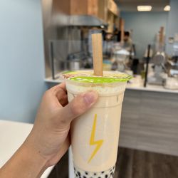Cafe Eggstatic - High Mountain Oolong Milk Tea with pearls