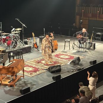 Cerritos Center for the Performing Arts - Leslie Odom Jr. 08/14/2025 - Performing Arts Near Me - Cerritos, California
