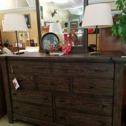 Consignments - Brand new! Broyhill dresser with mirrow