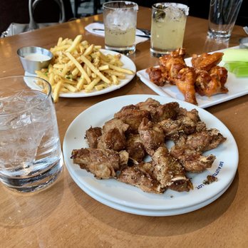 Earls Kitchen + Bar - Parmesan fries, crunchy short ribs, and hot wings. - Canadian (New) Near Me - Banff, Alberta Earls Kitchen + Bar - Parmesan fries, crunchy short ribs, and hot wings. - Canadian (New) Near Me - Banff, Alberta