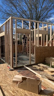 Monteforte's Construction Services Logo