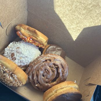 National Bakery & Deli - 6 pk of donuts - Bakeries Near Me - Milwaukee, Wisconsin National Bakery & Deli - 6 pk of donuts - Bakeries Near Me - Milwaukee, Wisconsin