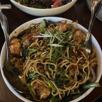 Base Camp - Shrimp Chow Mein - Himalayan/Nepalese Near Me - San Francisco, California